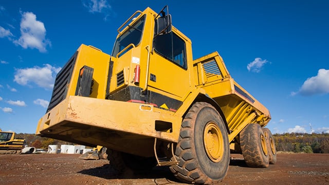 Engine and transport Truck 640x360