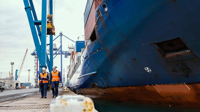 two persons and a big boat 700x392.jpg