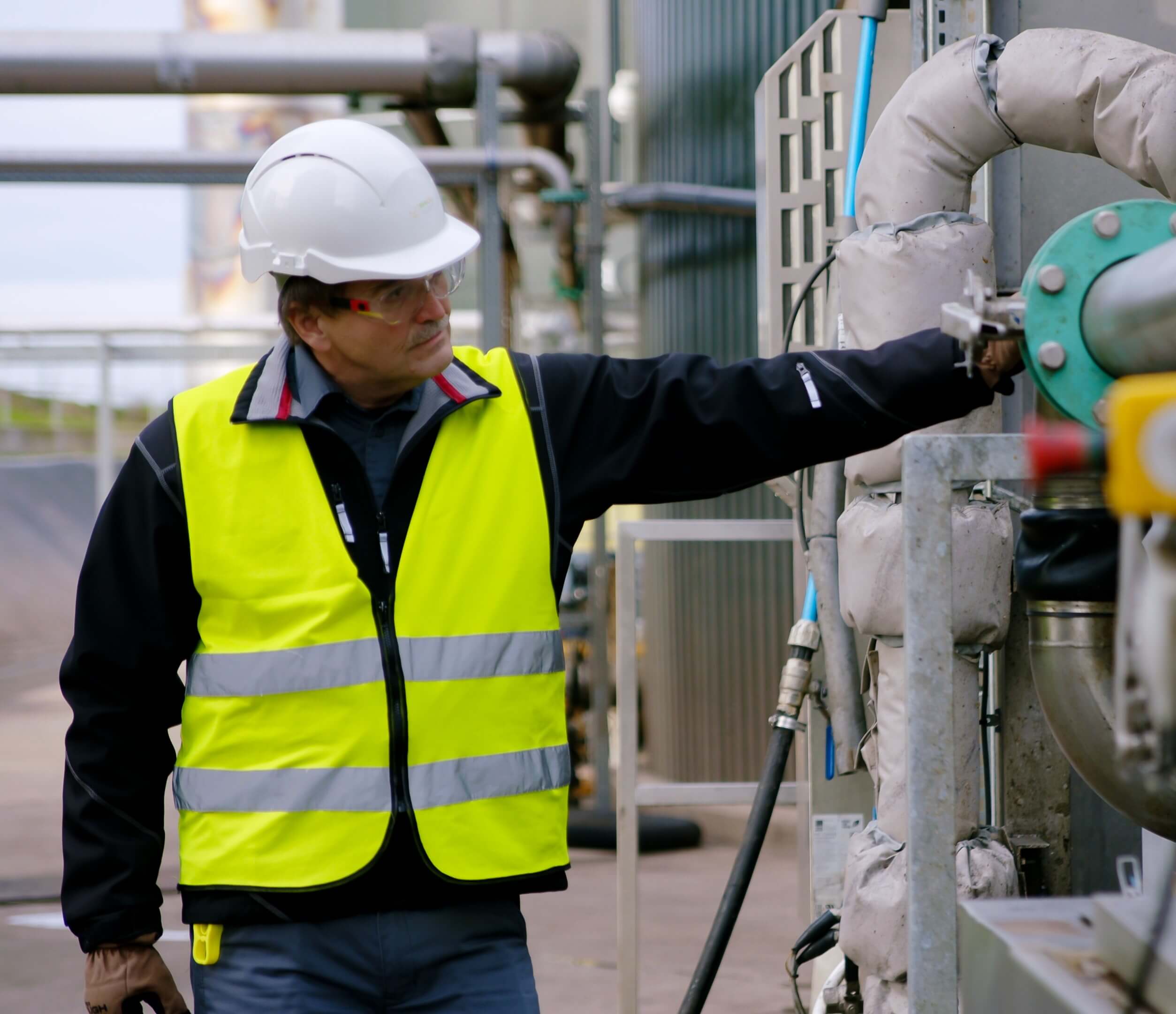 engineer close to Prodec Oil Plus decanter in an anaerobic digestion plant.jpg